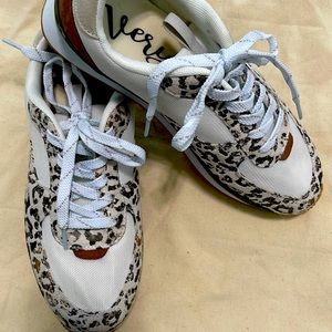 Very G lightweight leopard print sneakers!